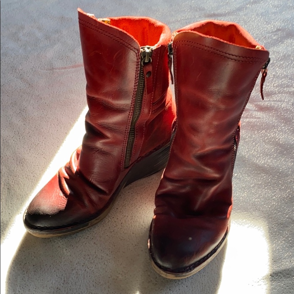 Fly London burnished toe red boots, wedge/artsy - Picture 2 of 8